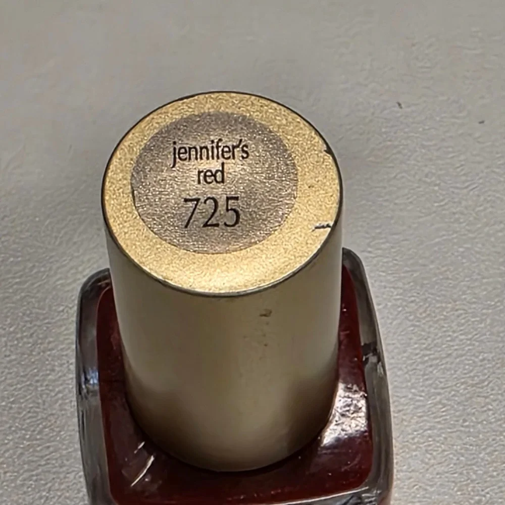 LOreal Paris Collection Exclusive Jennifers Red 725 Nail Polish JLo 0.39 fl oz